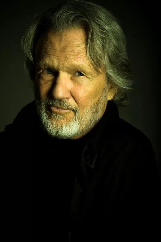Kris Kristofferson: Jeg bliver ved med at spille til de smider jord på min kiste