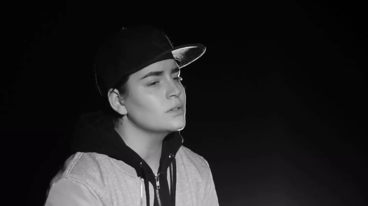 VIDEOPREMIÄR: Fanny De Aguiar - Sinking Deep