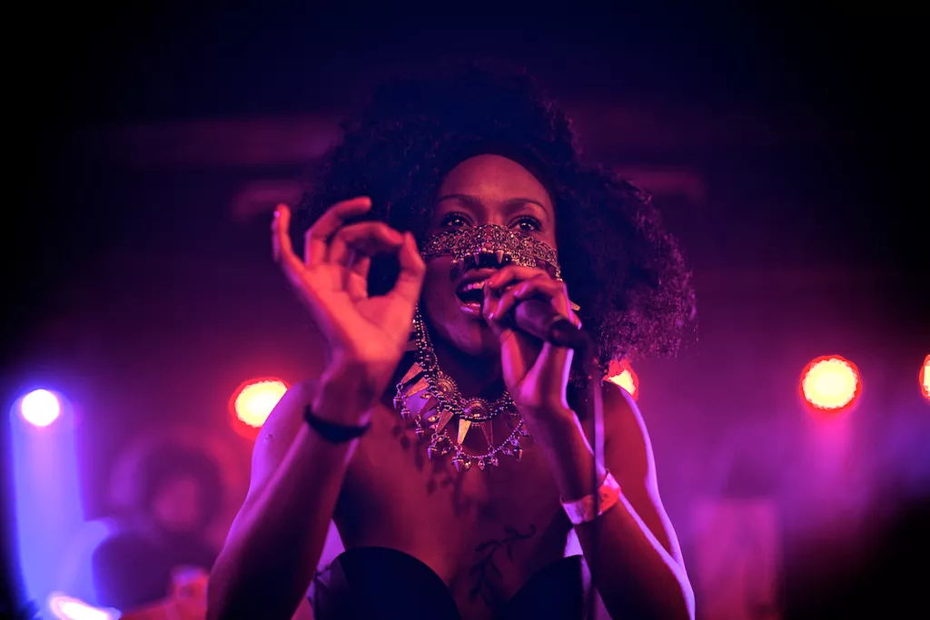 Lulu James: Platformtheater, Groningen