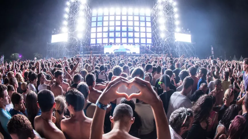 7 døde og 5 i koma efter festival