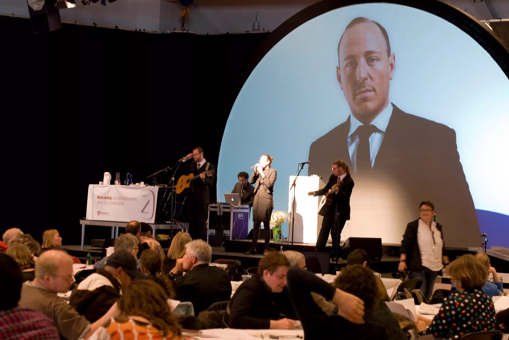 Fransk Dolkeparti spiller på jobcentre