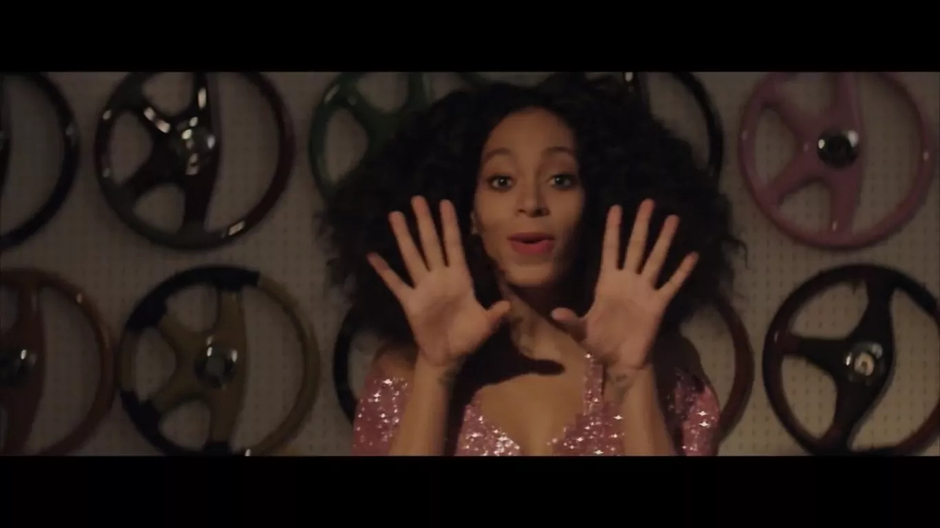 Se Solange i ny dansevideo 