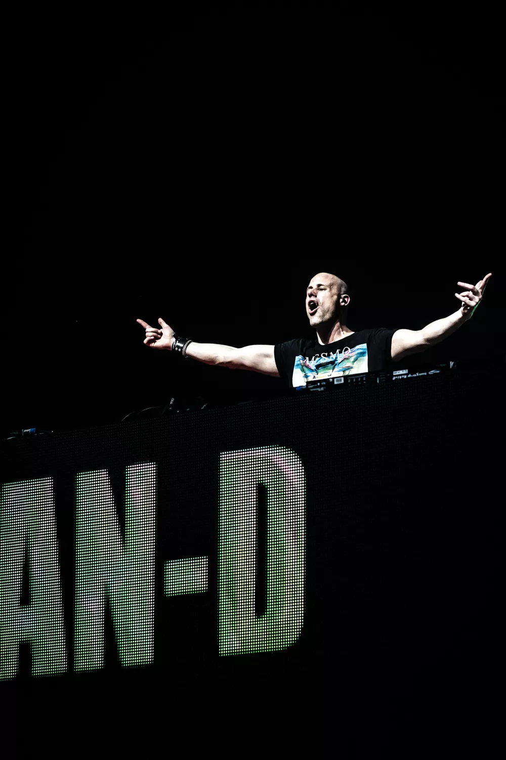 Testosteron-fyldt rave med risiko for afrevne basarme