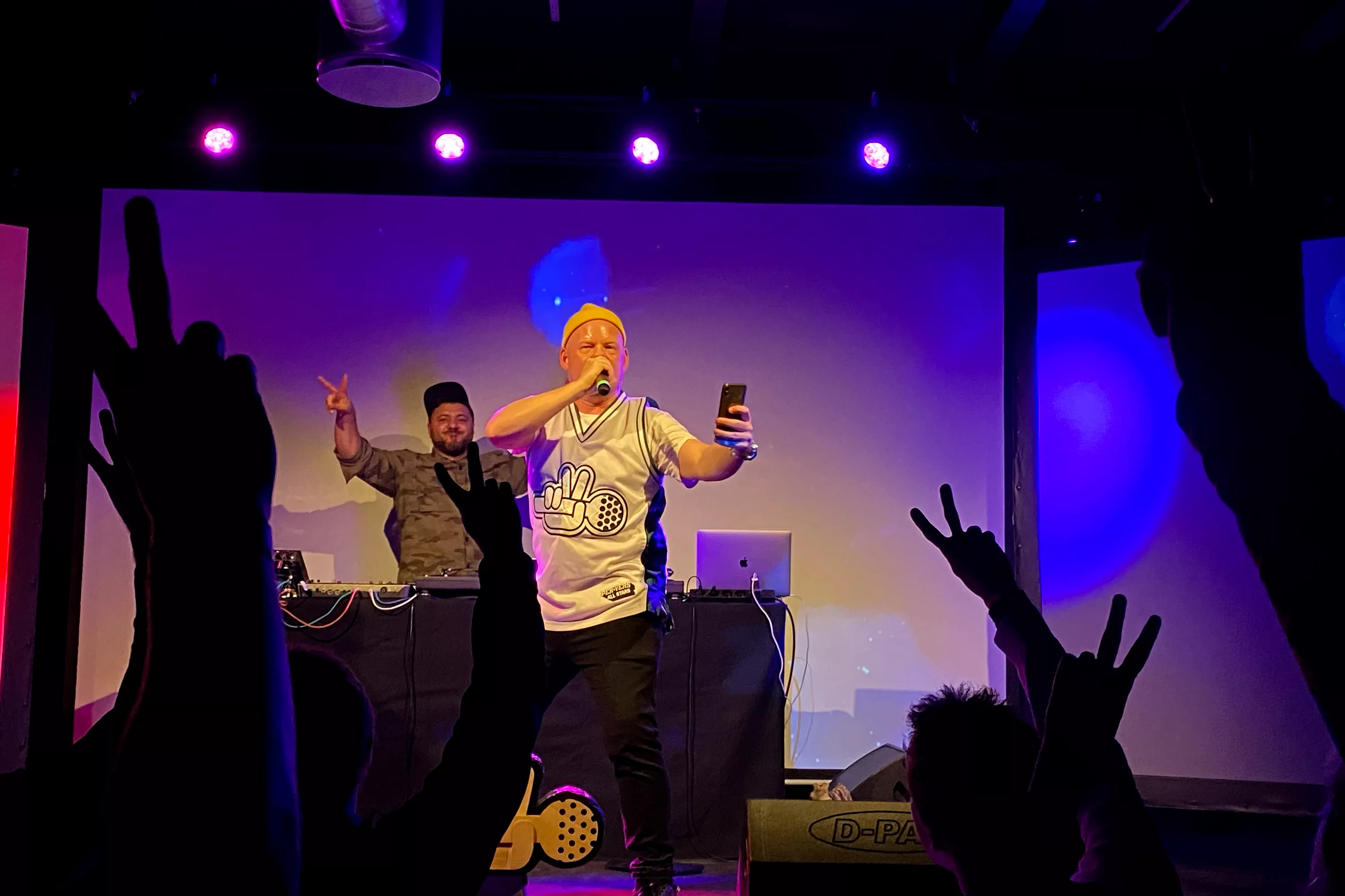 Per Vers i kamp for knus og kunst