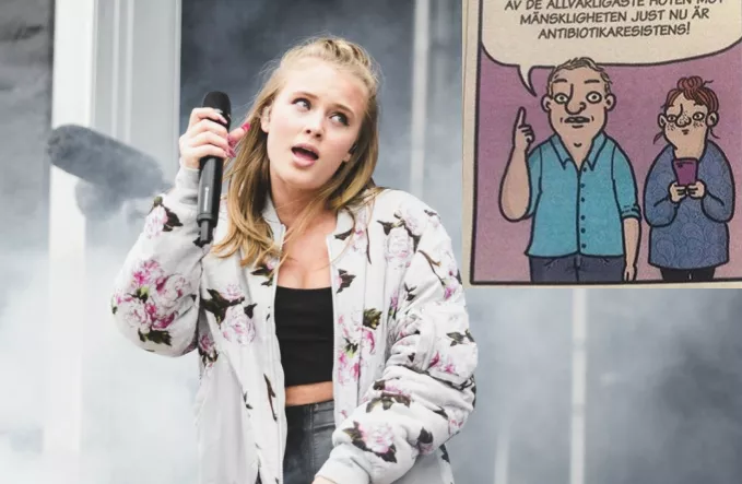 Efter akne-utspelet – Zara Larsson backas av tung serietecknare