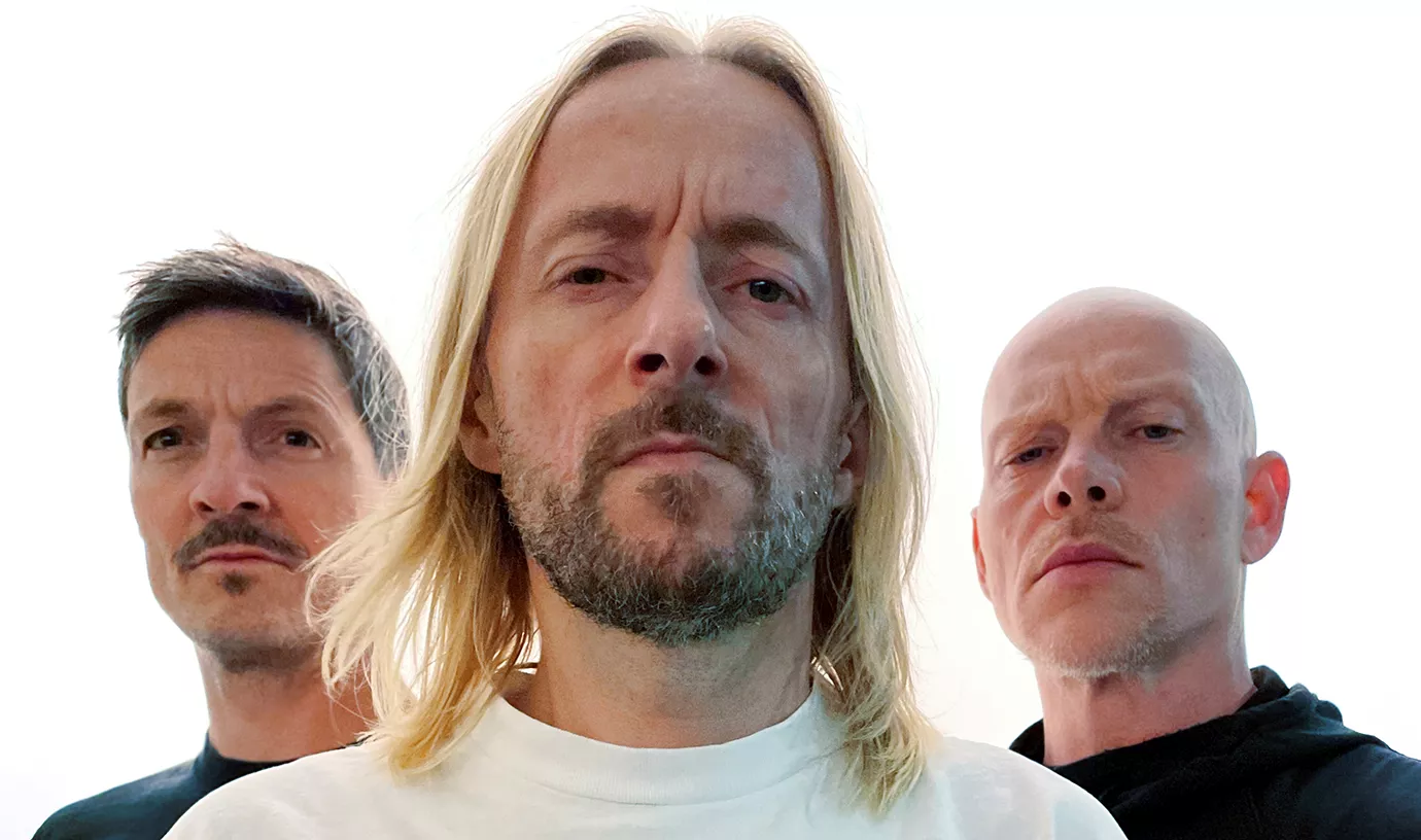 Balancen tipper mellem metal og klubstemning