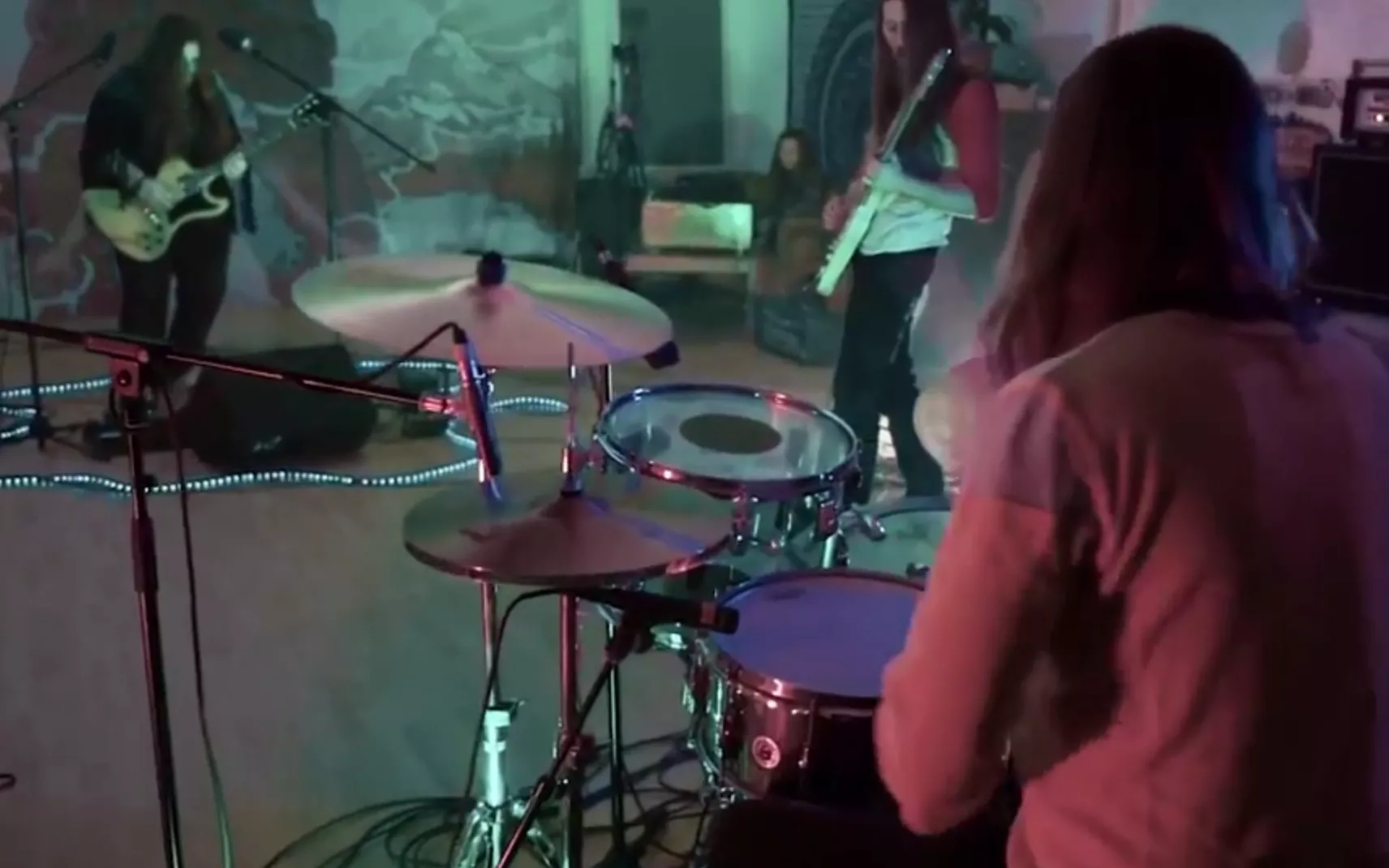 PREMIÄR: Skraeckoedlan – Live From Studio Underjorden