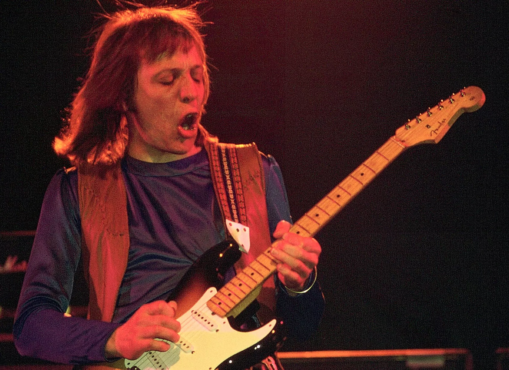 79-årig guitarlegende aflyser turné - står overfor stor operation