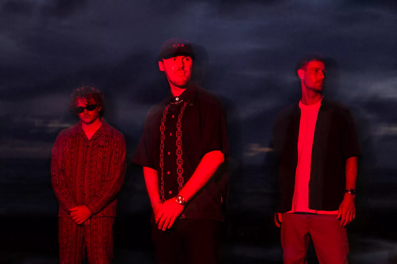 Marmortung bas fra klippeøens synth-skulptører