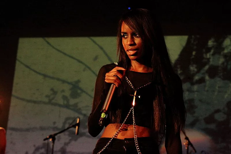 Angel Haze: Fra religiøs sekt over voldtægt til rappens håb