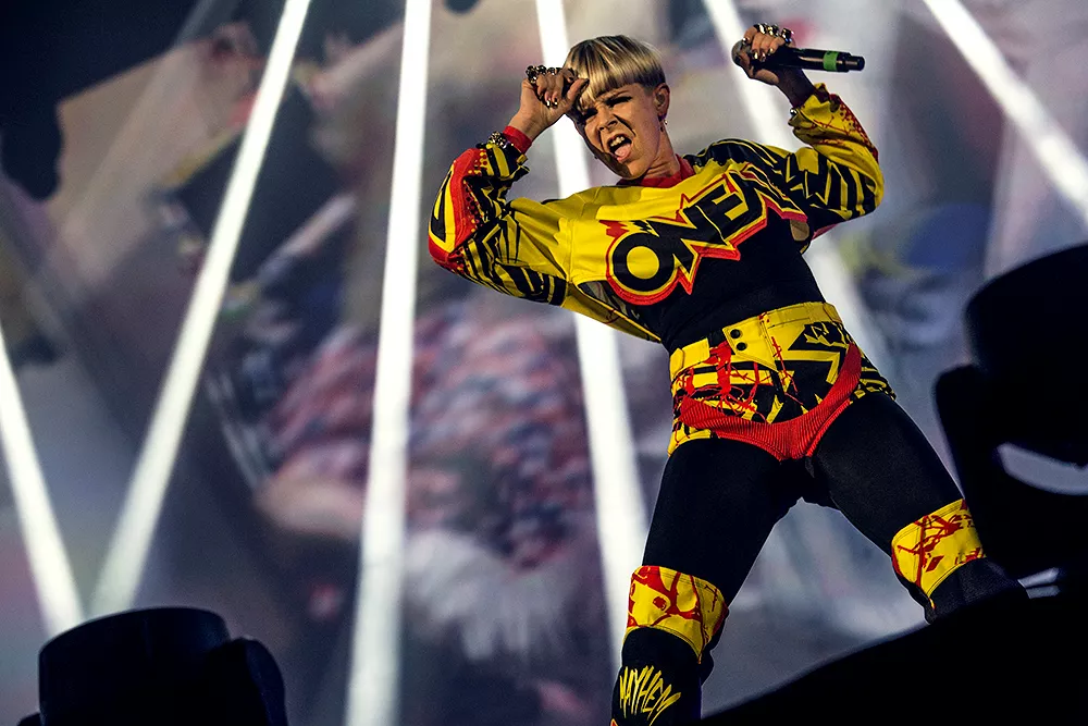 Robyn med flera till Way Out West