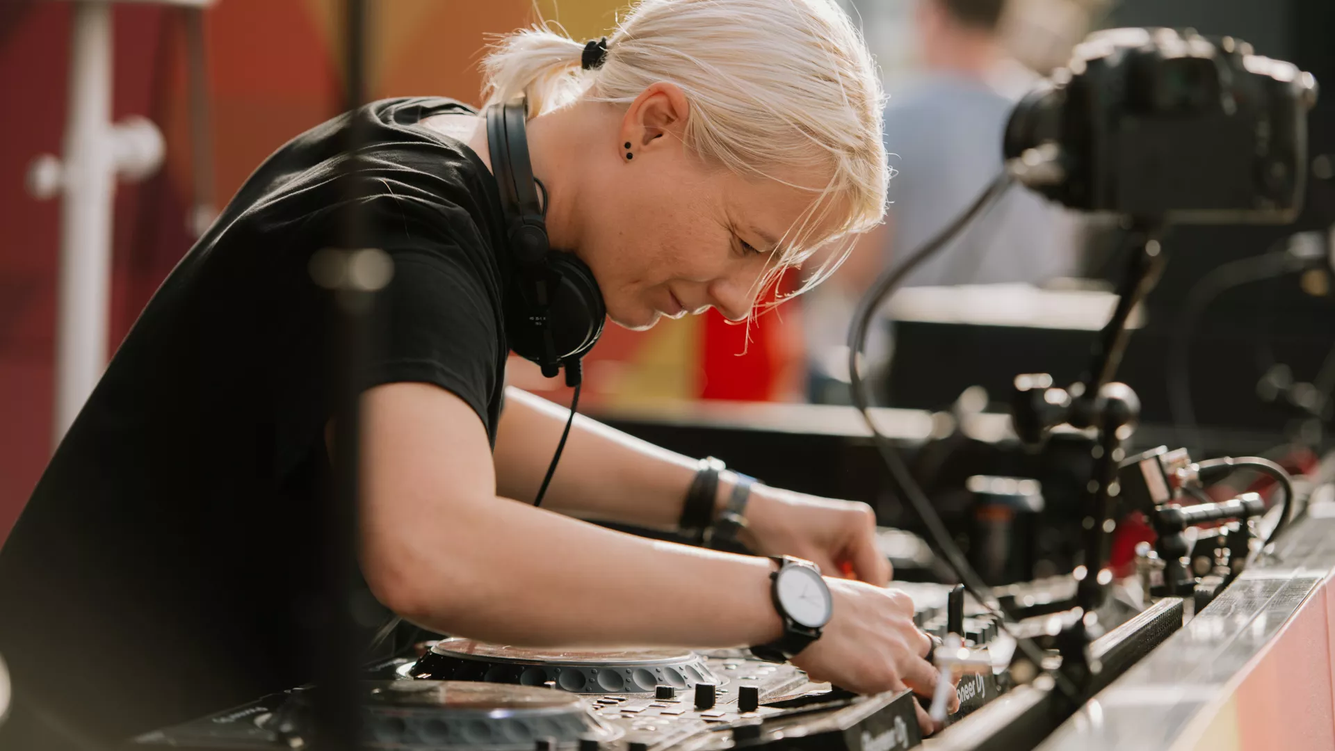 REPORTASJE: Ibiza lever - men det hviler også mørke skyer over partyøya og EDM-industrien