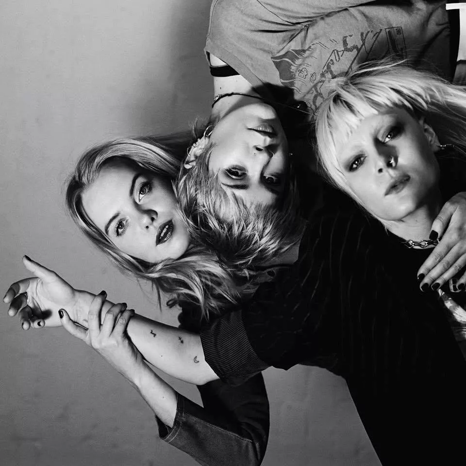 Känslomässigt ambivalent och stark debut