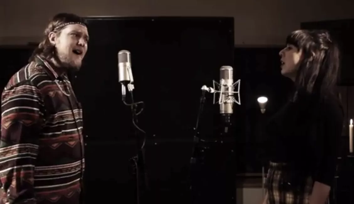 Se Sofia Hedia i duet med Hymns From Nineveh-sanger