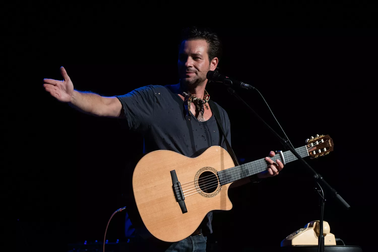 Leonard Cohens søn kommer til Danmark