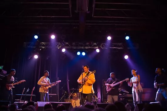 VÄRLDENS SÄMSTA LÅT: Man önskar att det var en parodi