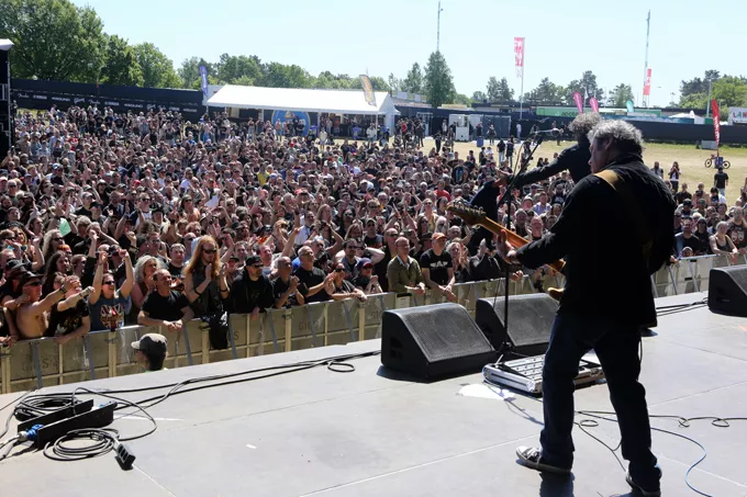 Efterlyst greps på svensk festival – misstänkt för grovt vapenbrott