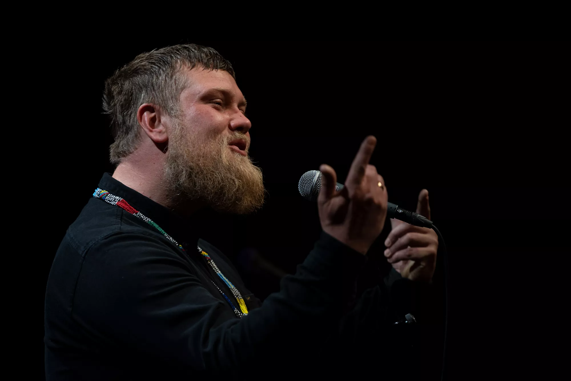 Hymns From Nineveh lader LED-lyset brænde i mørket