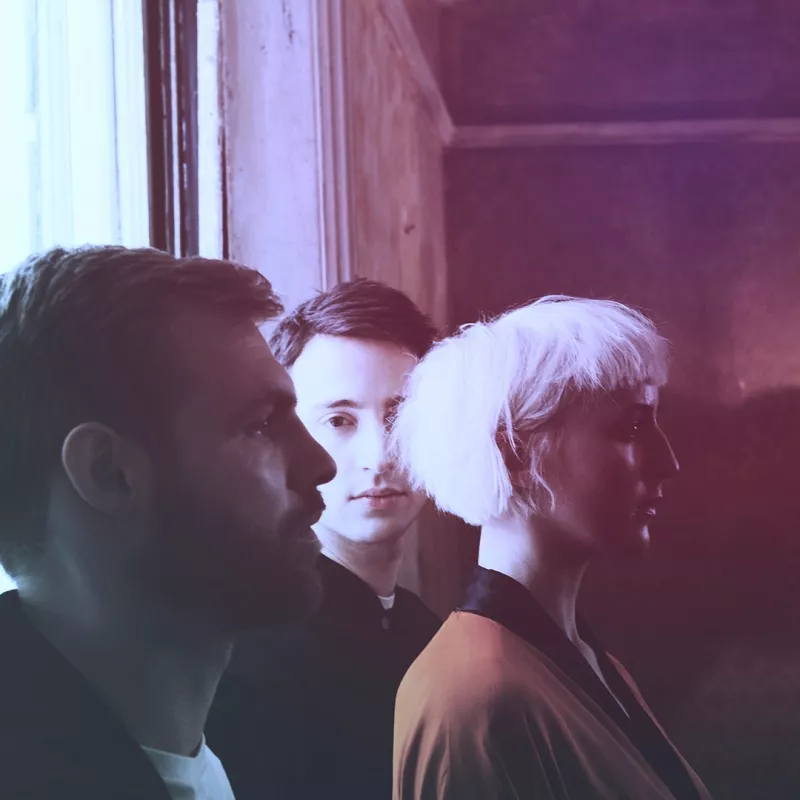 Bombastisk elektropop i aftensolen