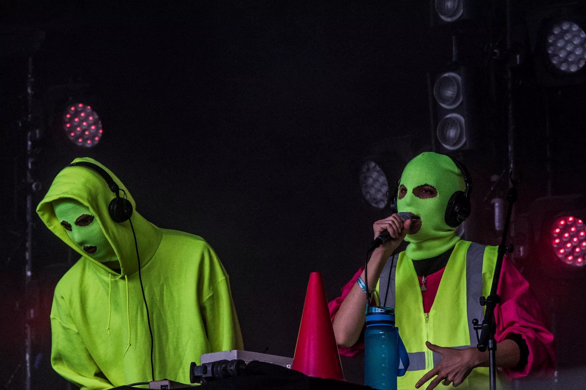 Hysterisk mudderkast mod korruptionen