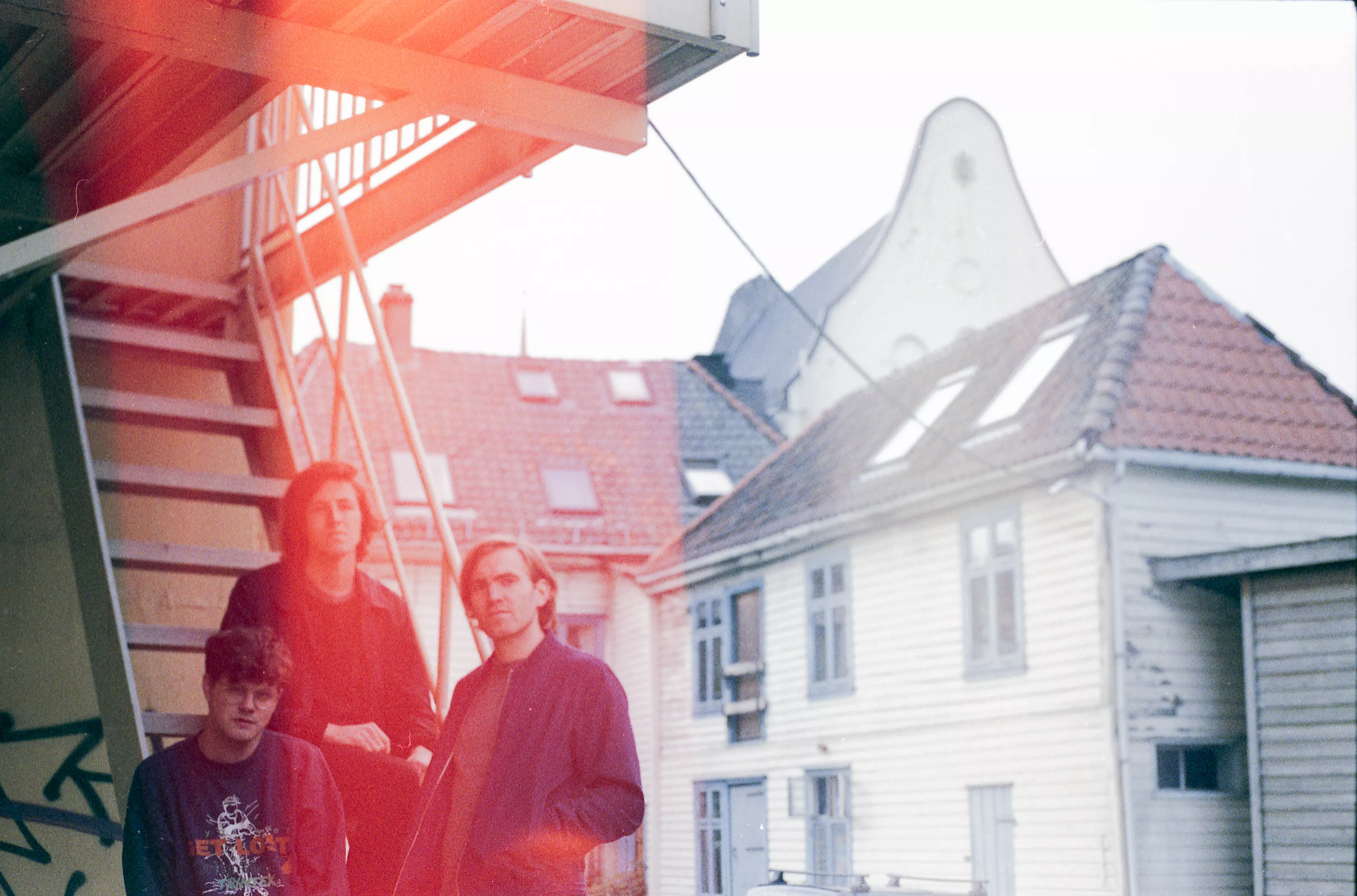 Chain Wallet med smakebit fra kommende album