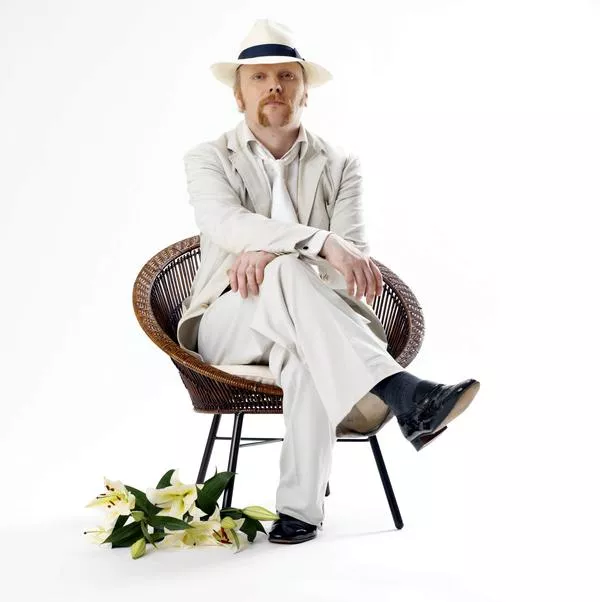 Luke Haines har udgivet 50 versioner af sit album