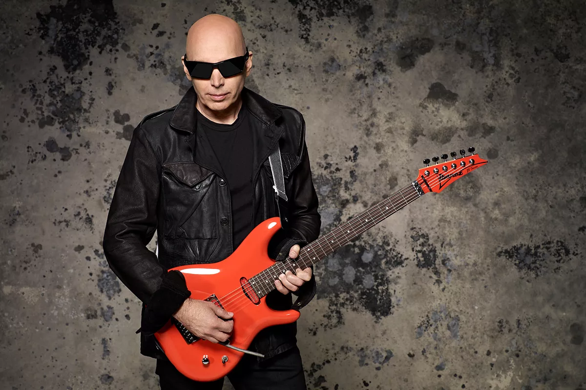 Guitar-legenden Joe Satriani kommer til Danmark