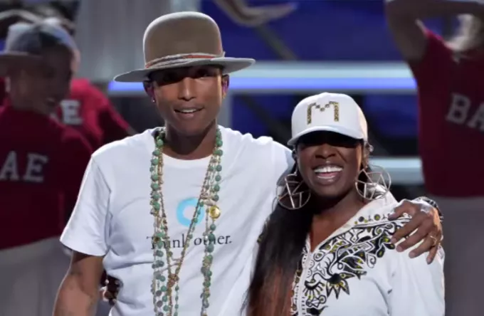 Missy Elliott går i studiet med Pharrell
