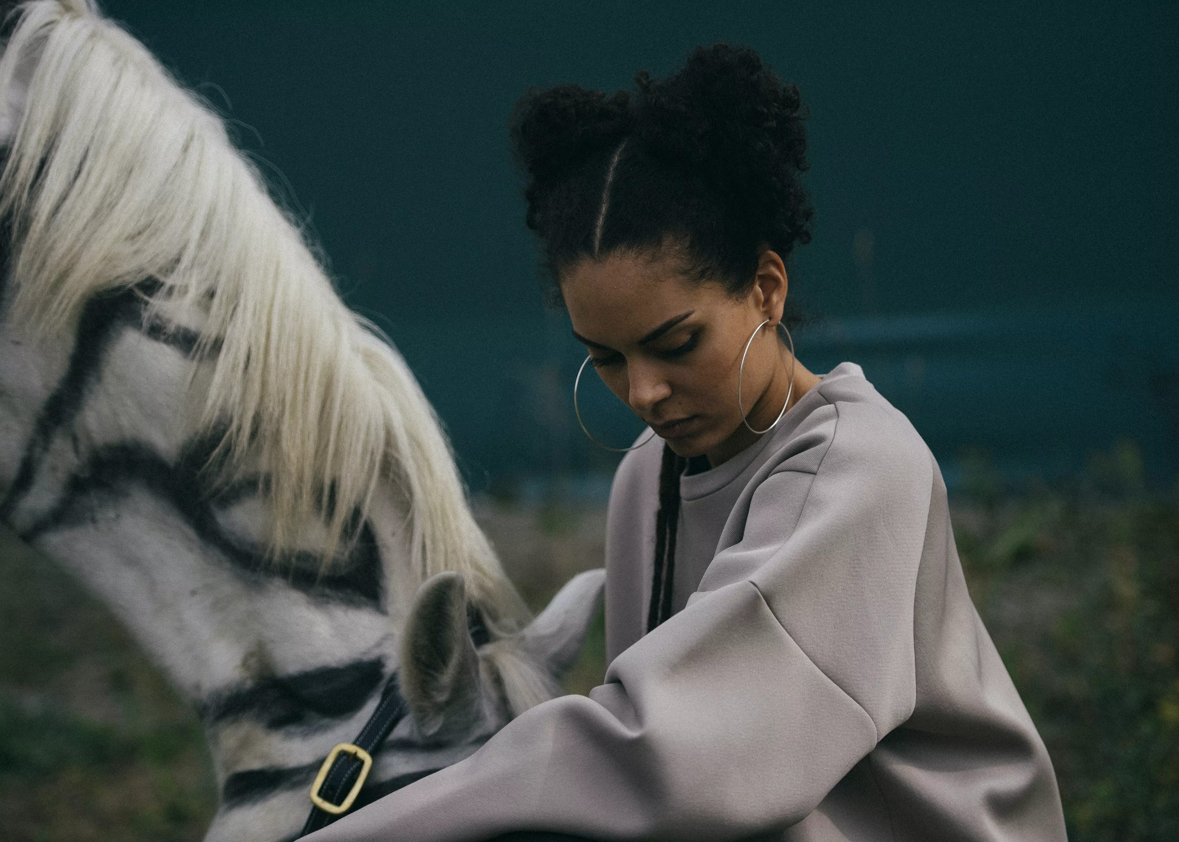 Lovande Ikhana tar sin "zebrafunk" på turné