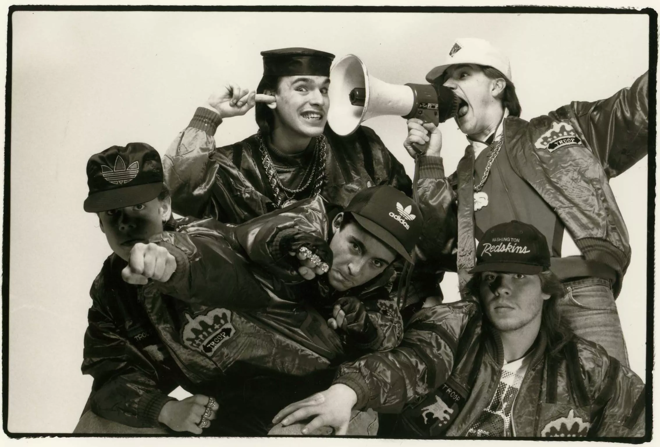 FORSIDEN FOR 34 ÅR SIDEN: Da vi var backstage med Rockers By Choice - og med til en vild koncert 