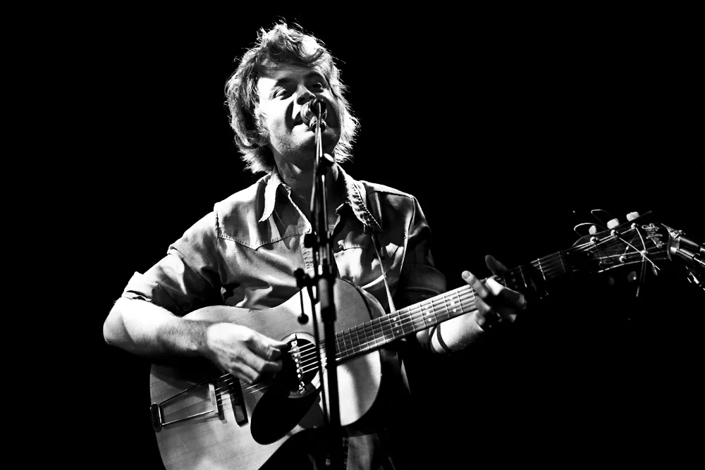 Figurines-forsanger giver koncert