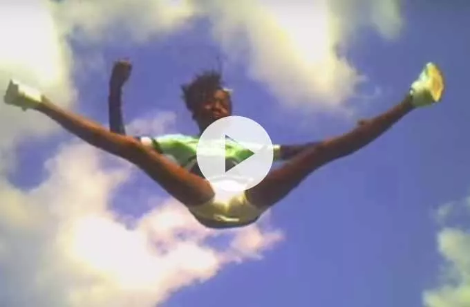 Se Fallulahs nye video – med cheerleaders og boblegummi