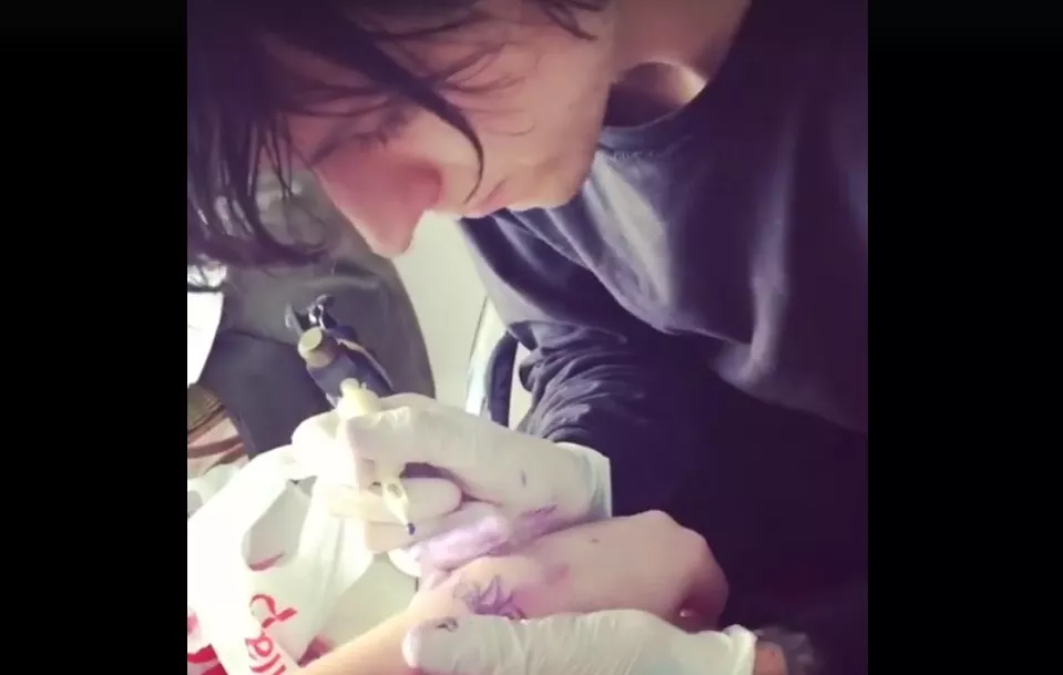 Little Jinder tar hjälp av Hurula för tjusig Freddie Wadling-hyllning