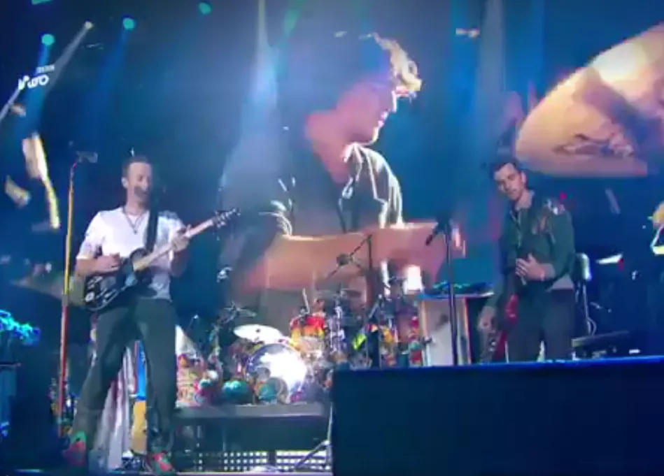 Efter dödsolyckan i Sverige – se Coldplay och Viola Beach göra Glastonburys största scen