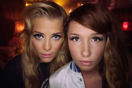 Rebecca & Fiona värmer upp Robynpubliken