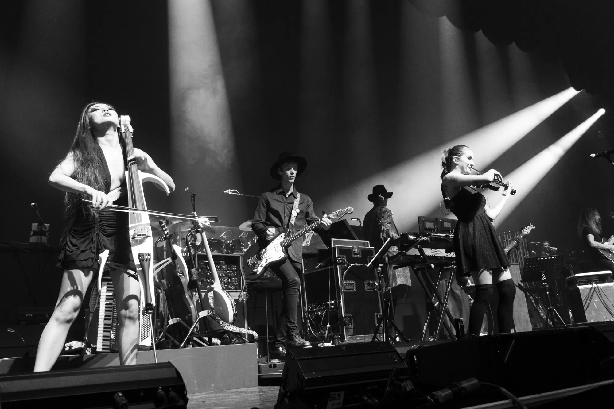 Halvtomme tønder i fyldt Forum