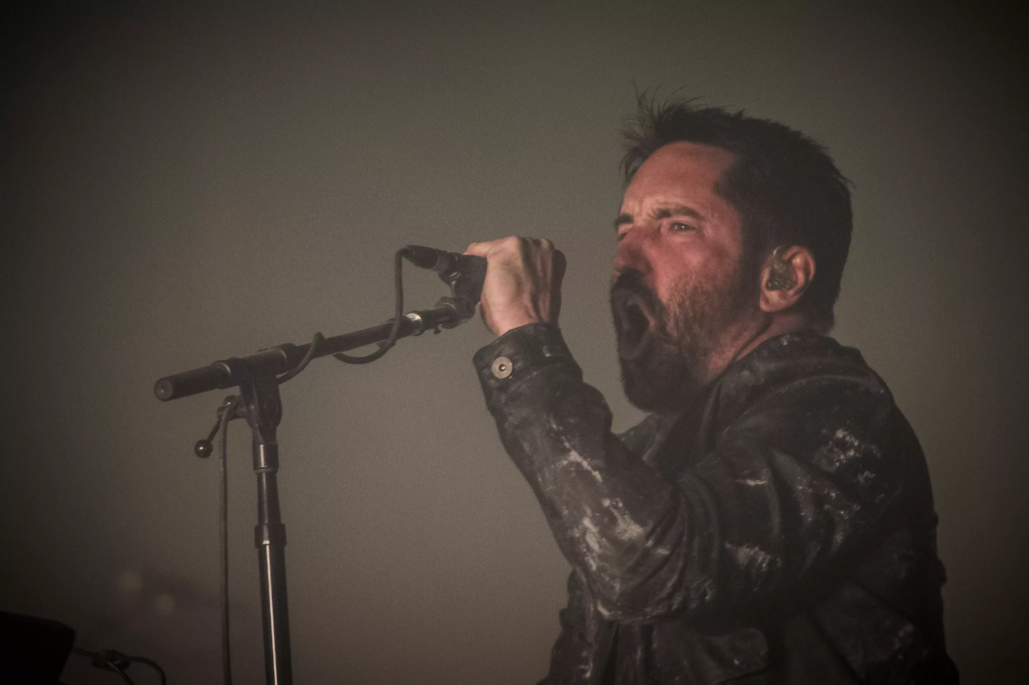 NYBÖRJARGUIDEN: Maskinbrus och stötande texter