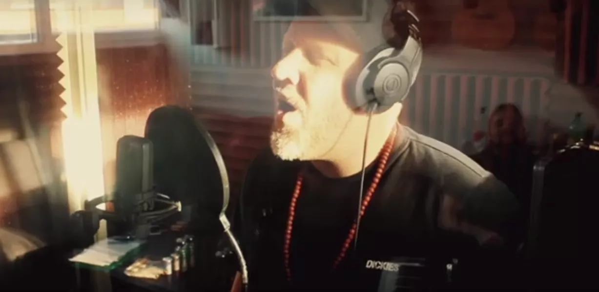 Se ny video med rockbandet Fjelding – i selskab med Johan Olsen 