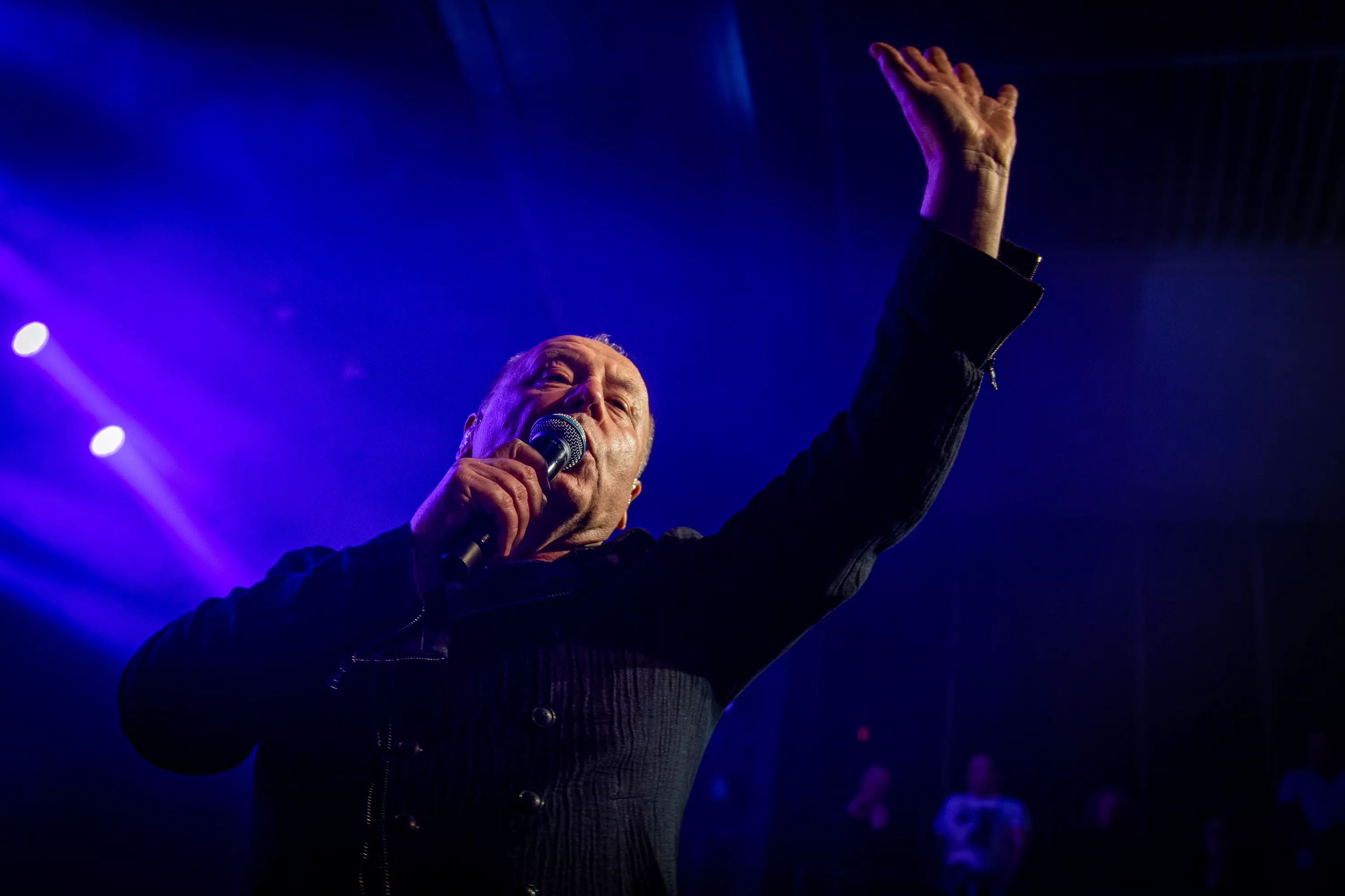 Helstøbt optræden i halvfuld sal