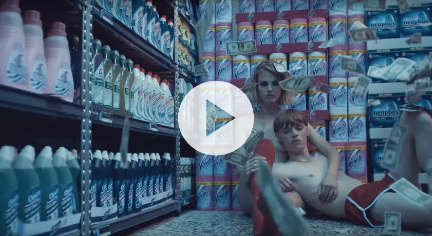 Ikke for børn: Se Trentemøllers dramatiske video til den nye single "Redefine"