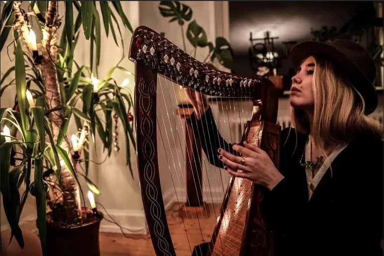 LÅTPREMIÄR: Stella Lugosi – Lovely Daughter