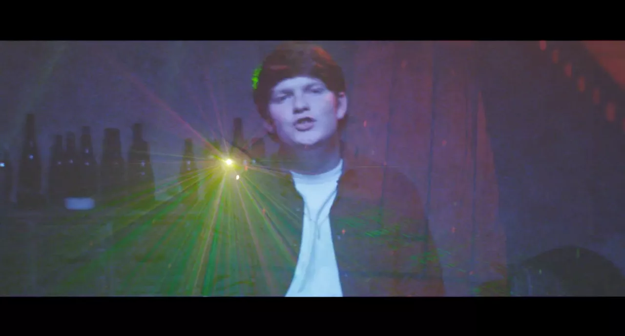 Ny video: Karl William i skiftende humør