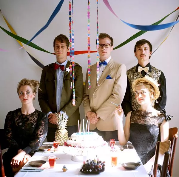 Atoi udsender ep og album