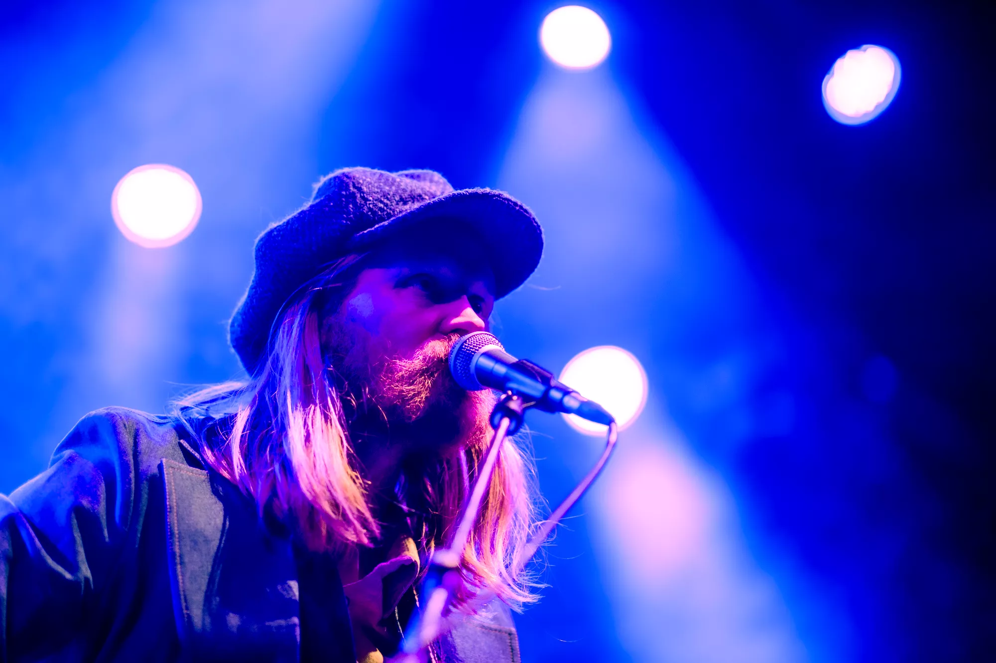 Júníus Meyvants melodier fortabte sig i skægget