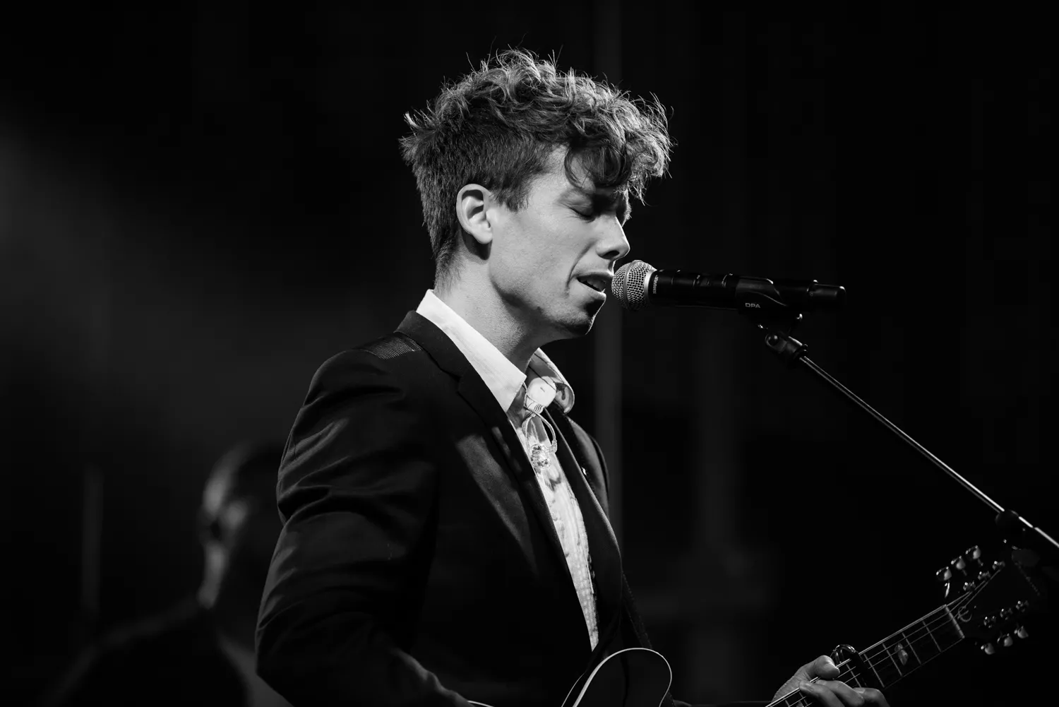 Mads Langer udskyder april-koncerter