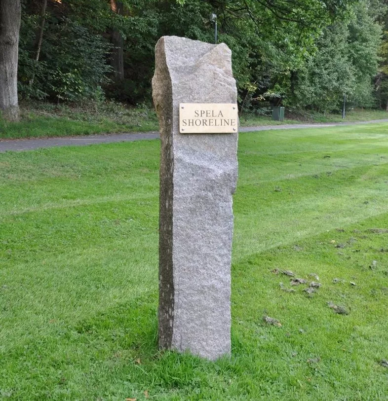 Spela Shoreline-stenen vandaliserad