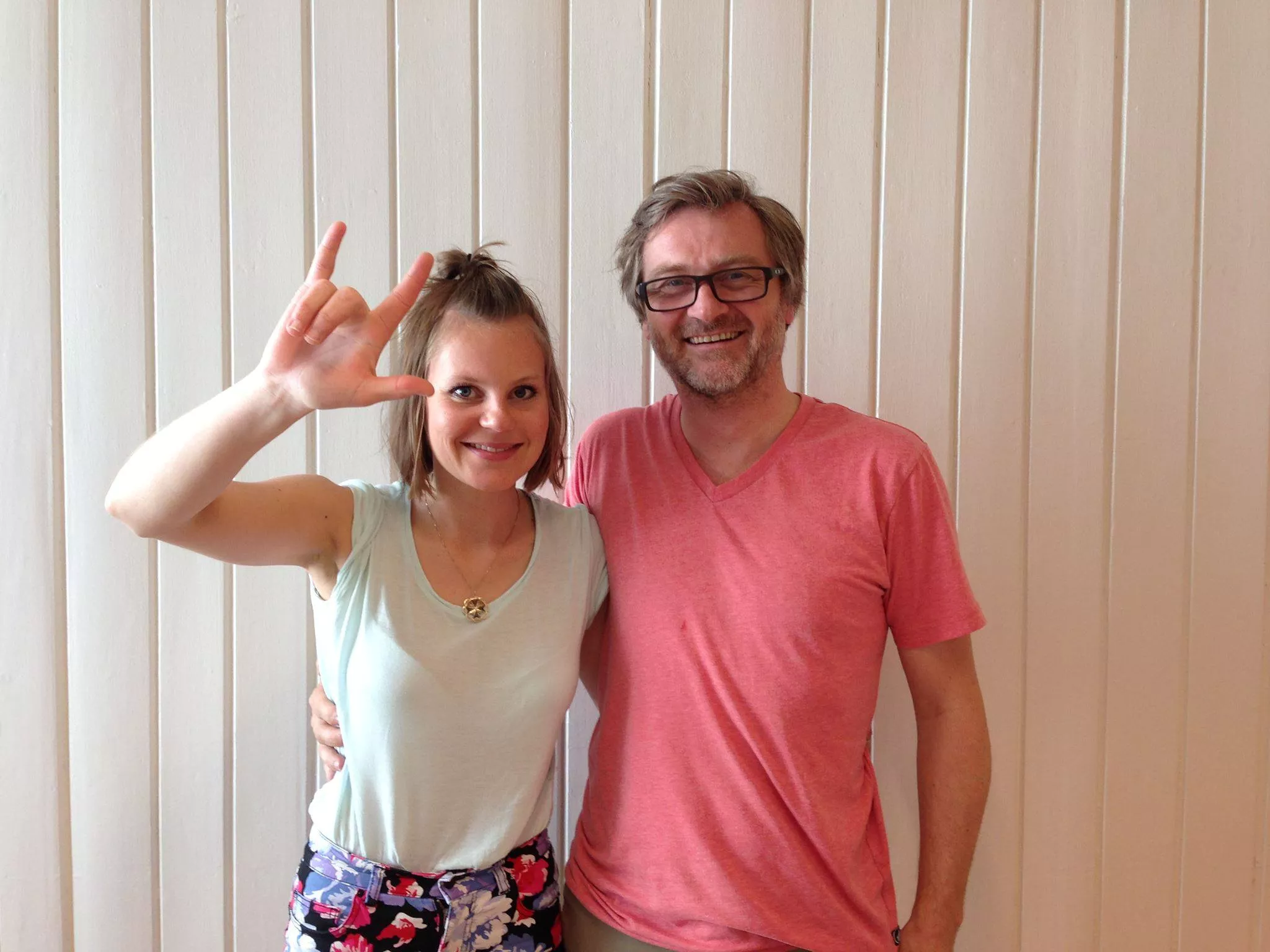 Billie Van signerer platekontrakt