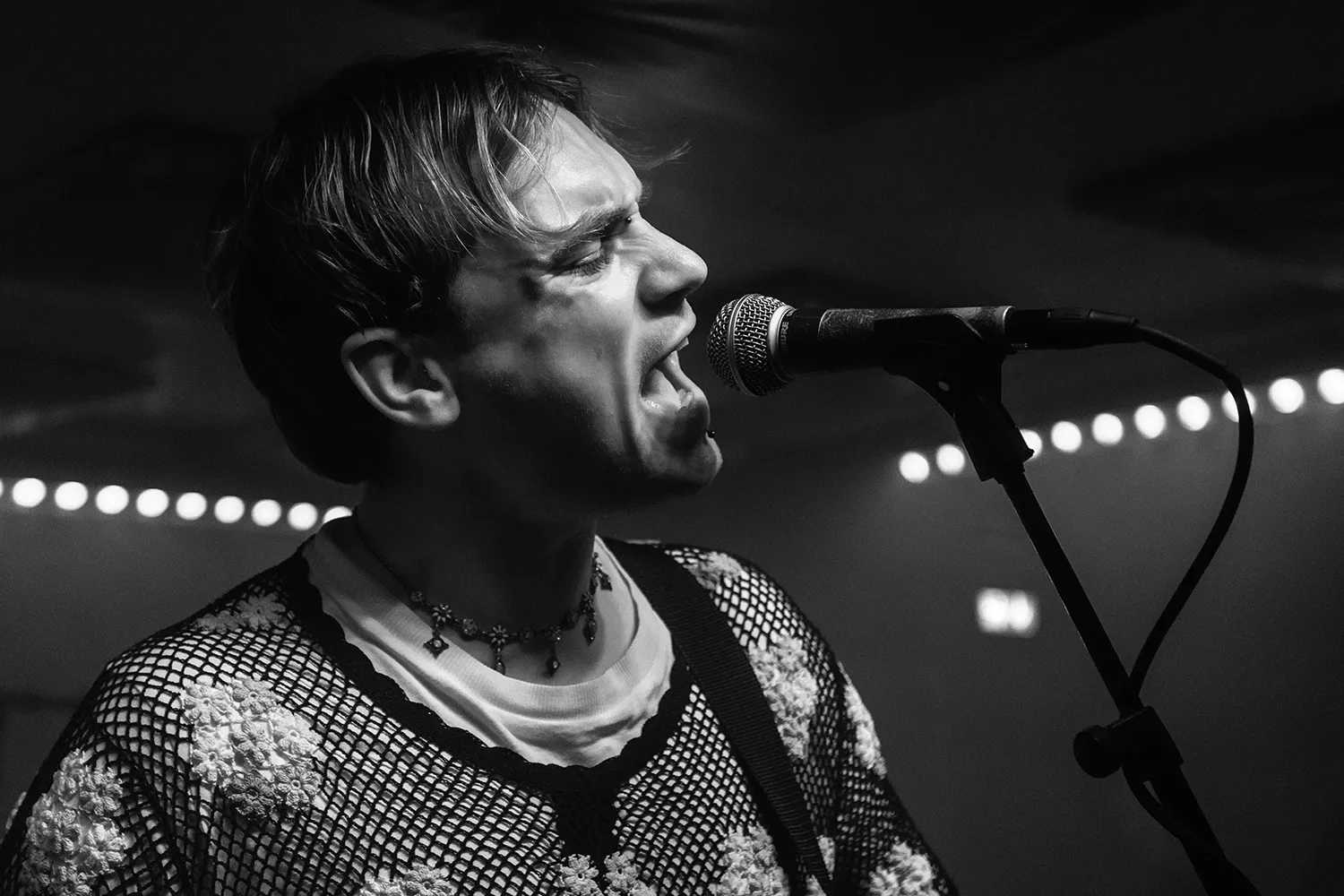 ANMELDELSE: Modest tæskede strenge, stemmebånd og øregange på HeadQuarters