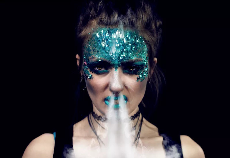 ANMELDELSE: Savtakket hale hviler elegant på gylden popmusik