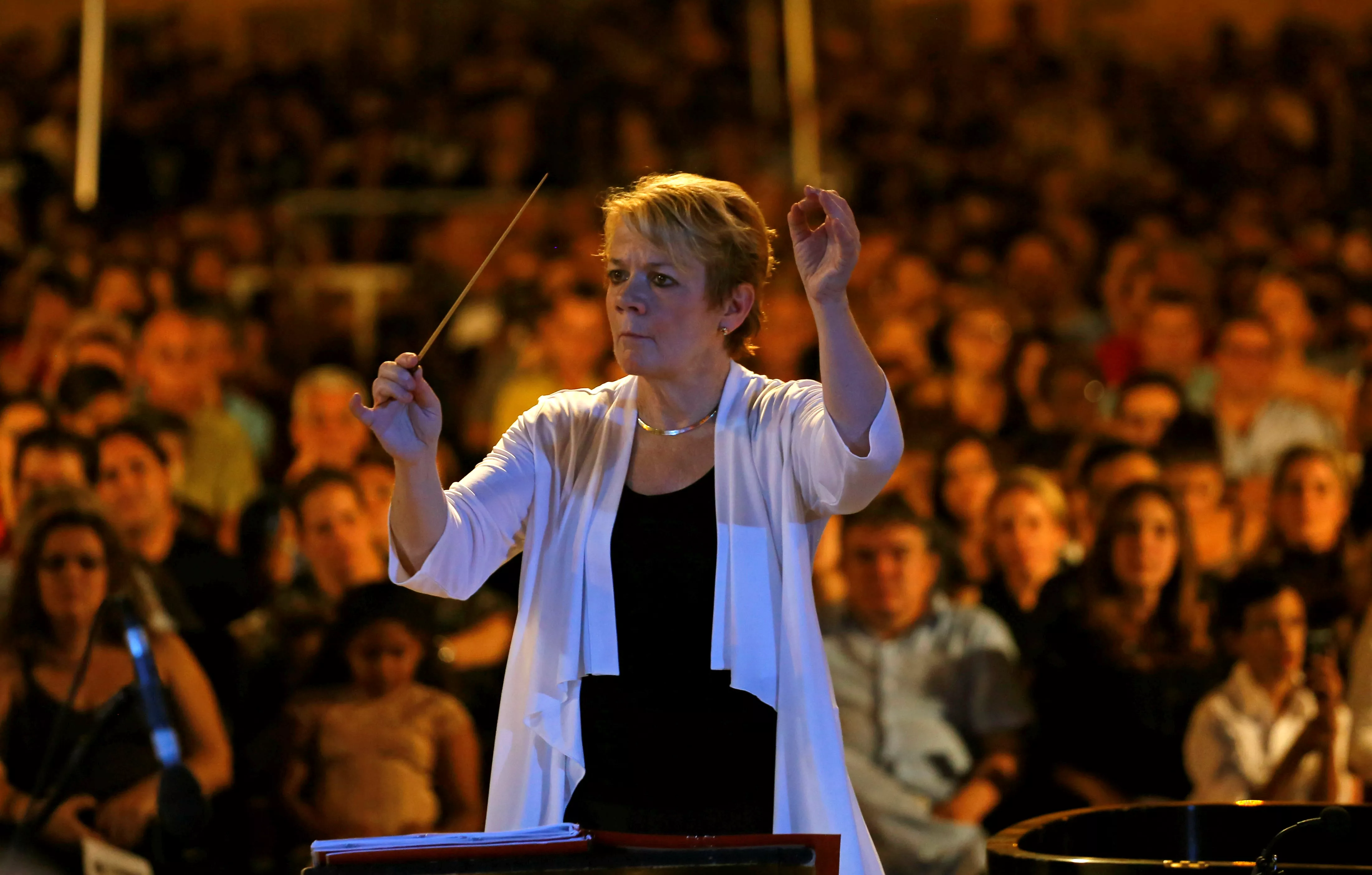 Første kvinne til å dirigere prestisjetungt orkester